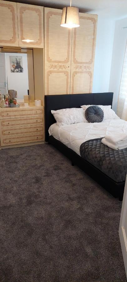 Bed and Breakfast Lizras Farnworth Exteriér fotografie